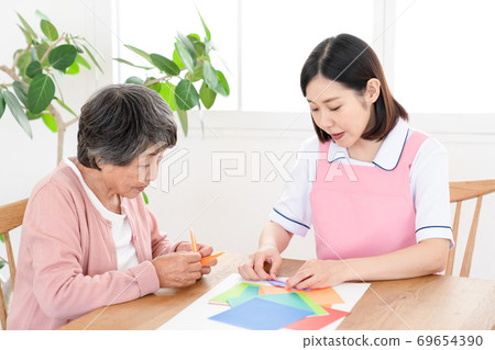 Caregiver rehabilitating seniors together 69654390