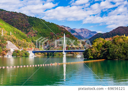 (神奈川縣)田澤湖長吉橋湖畔秋葉 (神奈川縣)田澤湖長吉橋湖畔秋葉 69656121