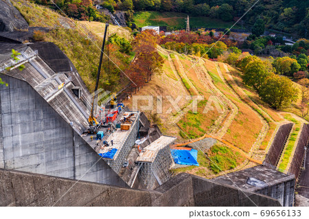 (Kanagawa Prefecture) Lake Tanzawa Miho Dam repair work autumn 69656133