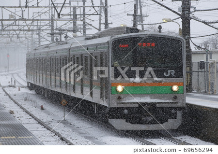 在下雪天的宇都宮線205系列(前的西京線車輛:宇都宮⇔黑磯) 在下雪天的宇都宮線205系列(前的西京線車輛:宇都宮⇔黑磯) 69656294