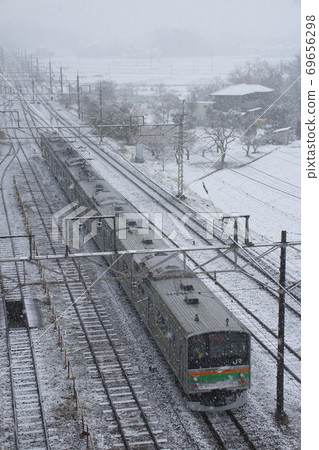 在下雪天的宇都宮線205系列(前的西京線車輛:宇都宮⇔黑磯) 在下雪天的宇都宮線205系列(前的西京線車輛:宇都宮⇔黑磯) 69656298