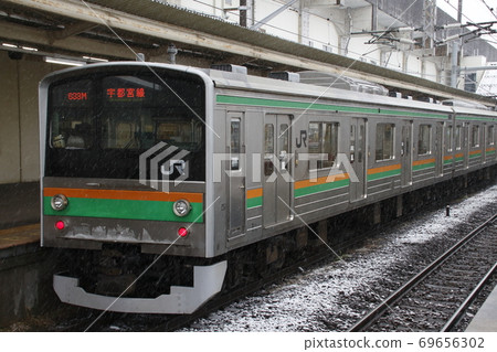 在下雪天的宇都宮線205系列(前的西京線車輛:宇都宮⇔黑磯) 在下雪天的宇都宮線205系列(前的西京線車輛:宇都宮⇔黑磯) 69656302