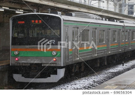 在下雪天的宇都宮線205系列(前的西京線車輛:宇都宮⇔黑磯) 在下雪天的宇都宮線205系列(前的西京線車輛:宇都宮⇔黑磯) 69656304
