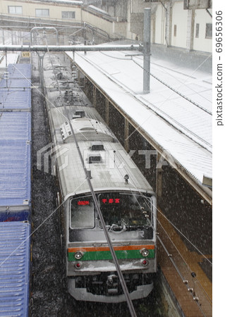 Utsunomiya Line 205 Series Departing from Snow Kuroiso Station (Former Saikyo Line Vehicle: Utsunomiya⇔Kuroiso) Utsunomiya Line 205 Series Departing from Snow Kuroiso Station (Former Saikyo Line Vehicle: Utsunomiya⇔Kuroiso) 69656306