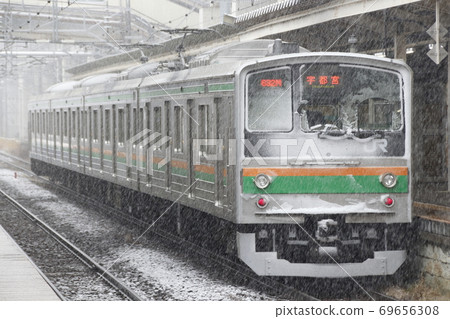 在下雪天的宇都宮線205系列(前的西京線車輛:宇都宮⇔黑磯) 在下雪天的宇都宮線205系列(前的西京線車輛:宇都宮⇔黑磯) 69656308