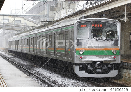 在下雪天的宇都宮線205系列(前的西京線車輛:宇都宮⇔黑磯) 在下雪天的宇都宮線205系列(前的西京線車輛:宇都宮⇔黑磯) 69656309