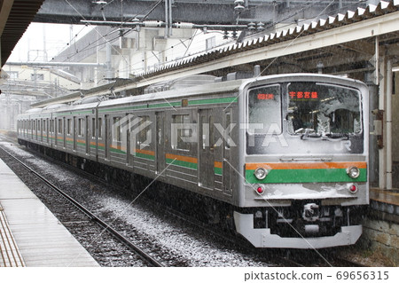 Utsunomiya Line 205 Series on a Snowy Day (Former Saikyo Line Vehicle: Utsunomiya⇔Kuroiso) Utsunomiya Line 205 Series on a Snowy Day (Former Saikyo Line Vehicle: Utsunomiya⇔Kuroiso) 69656315