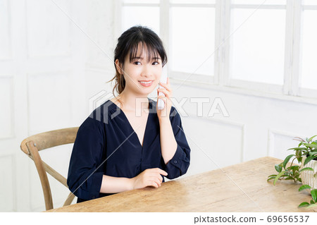 打電話的少婦 69656537