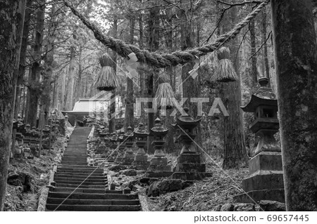 Kamishikimi Kumanoza Shrine Monochrome [Takamori Town, Aso District, Kumamoto Prefecture] 69657445