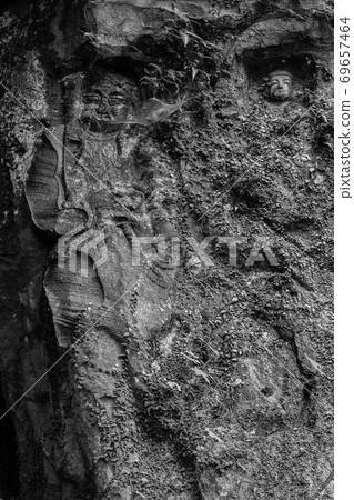Udonosekibutsu group monochrome [Karatsu City, Saga Prefecture] 69657464