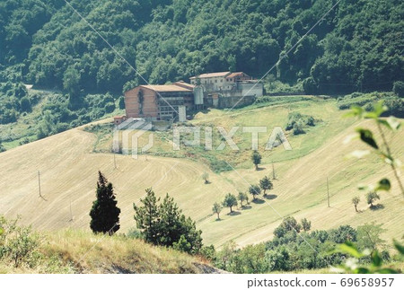Canossa 69658957