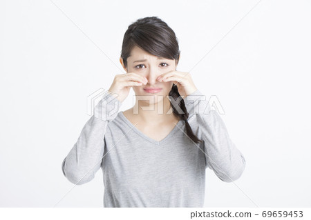 悲傷的臉的女人 69659453