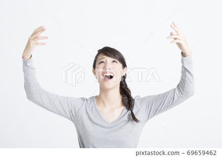 女人們感到震驚 女人們感到震驚 69659462