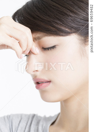 A woman with fatigue 69659482