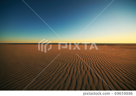 俯瞰寬廣的沙丘 69659886