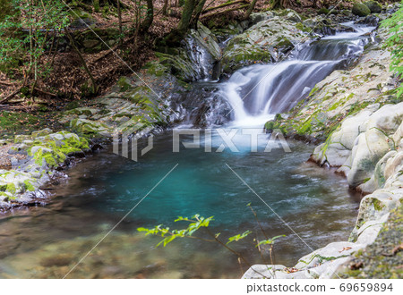 Waterfall in the Luisawa Valley with plenty of negative ions 69659894