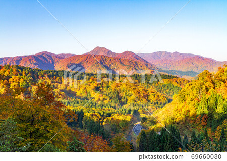 Scenery of Yunohama Pass on Route 398 during the autumn colors, Kurihara City, Miyagi Prefecture Scenery of Yunohama Pass on Route 398 during the autumn colors, Kurihara City, Miyagi Prefecture 69660080