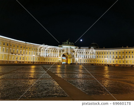 St. Petersburg Elimitage Museum Night view of the court square St. Petersburg Elimitage Museum Night view of the court square 69660178