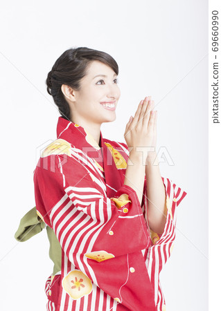 一個穿著浴衣的女人崇拜 69660990