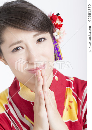 身穿浴衣的女人提出要求 身穿浴衣的女人提出要求 69661870