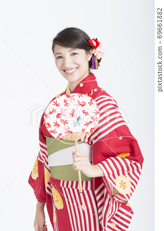浴衣女性的肖像 浴衣女性的肖像 69661882