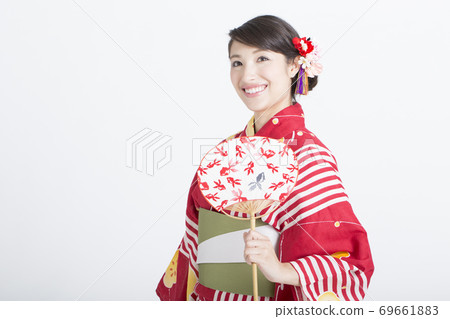 浴衣女性的肖像 浴衣女性的肖像 69661883