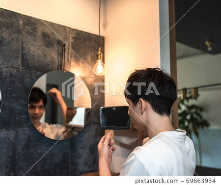 男性肖像 69663934