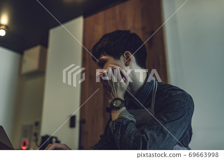 男性肖像 69663998
