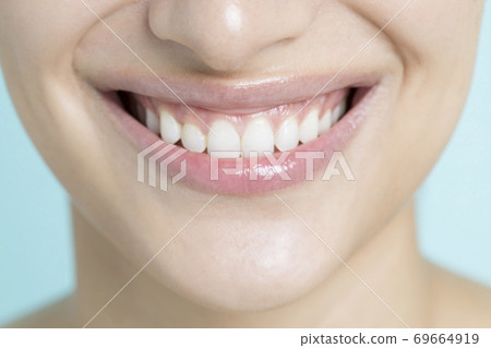 白牙女人 69664919