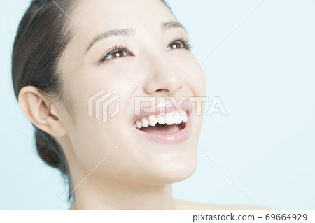 白牙女人 69664929