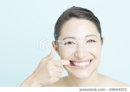 白牙女人 69664935