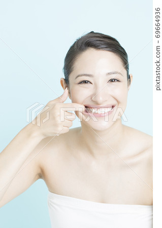 白牙女人 69664936