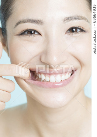 白牙女人 69664939