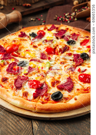 Closeup on pizza with smoked beef and vegetables Closeup on pizza with smoked beef and vegetables 69665356