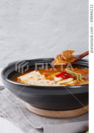 Delicious Korean food, a collection of various Korean dishes 180 69666212