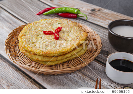 Delicious Korean food, a collection of various Korean dishes 290 69666305