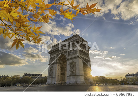 Paris France sunset city skyline at Arc de Triomphe and Champs Elysees with autumn leaf foliage Paris France sunset city skyline at Arc de Triomphe and Champs Elysees with autumn leaf foliage 69667983