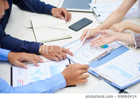 Entrepreneurs discussing report 69668414