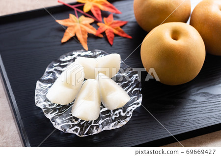Kariya pear and Hosui brought up by the water of Mt. Chokai Kariya pear and Hosui brought up by the water of Mt. Chokai 69669427