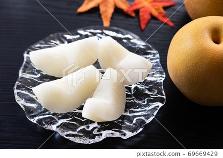 Kariya pear and Hosui brought up by the water of Mt. Chokai Kariya pear and Hosui brought up by the water of Mt. Chokai 69669429