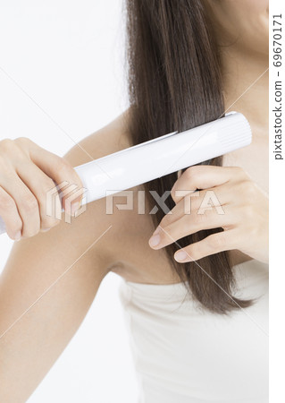 女人做燙髮 女人做燙髮 69670171