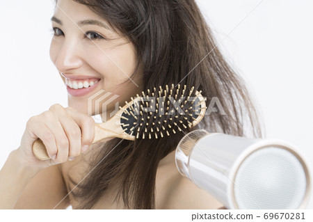 Women dry hair 69670281