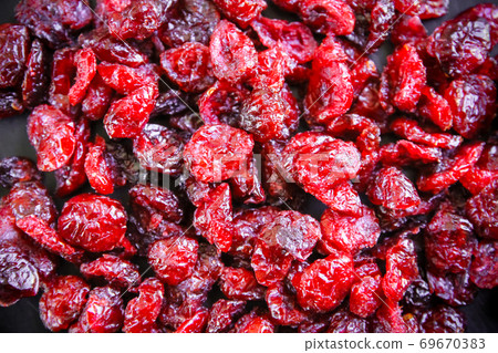 Cranberries background texture 69670383