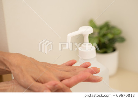 Corona measures Hand disinfection and sterilization at the entrance Corona measures Hand disinfection and sterilization at the entrance 69670818