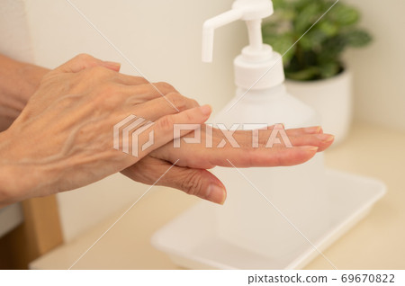 Corona measures Hand disinfection and sterilization at the entrance Corona measures Hand disinfection and sterilization at the entrance 69670822