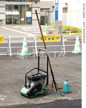 Compaction machine for asphalt pavement work 69671619