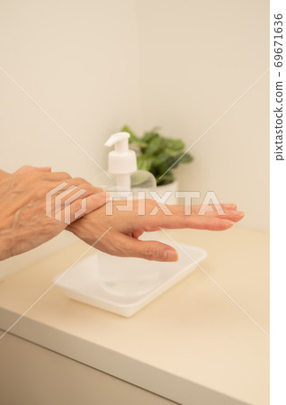 Corona measures sterilization gel at the front door Corona measures sterilization gel at the front door 69671636