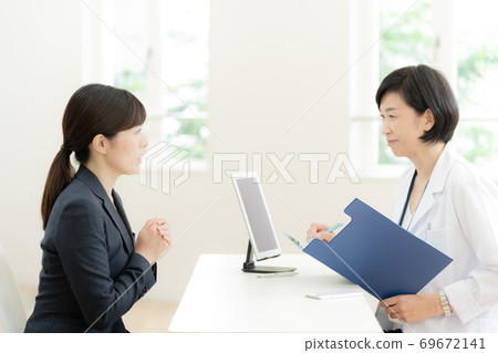 Business woman having an interview with an industrial physician Business woman having an interview with an industrial physician 69672141