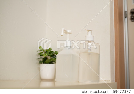 Corona measures sterilization at the front door 69672377