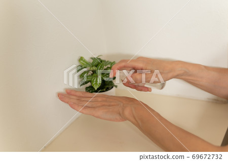 Corona measures Small alcohol disinfectant spray for carrying 69672732